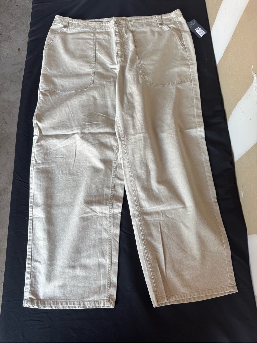 NWT Universal Thread Women’s Size 18 High-Rise Wide Leg Utility Pants Beige